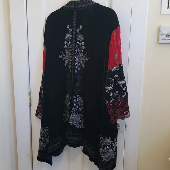 John Mark Plus Size Velvet Burnout MixedMedia 3/4 Sleeve Statement Kimomo Jacket - Picture 4 of 16